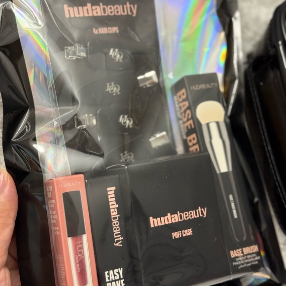 HUDA BEAUTY Makeup Set + comestic bag - Picture 3 of 4